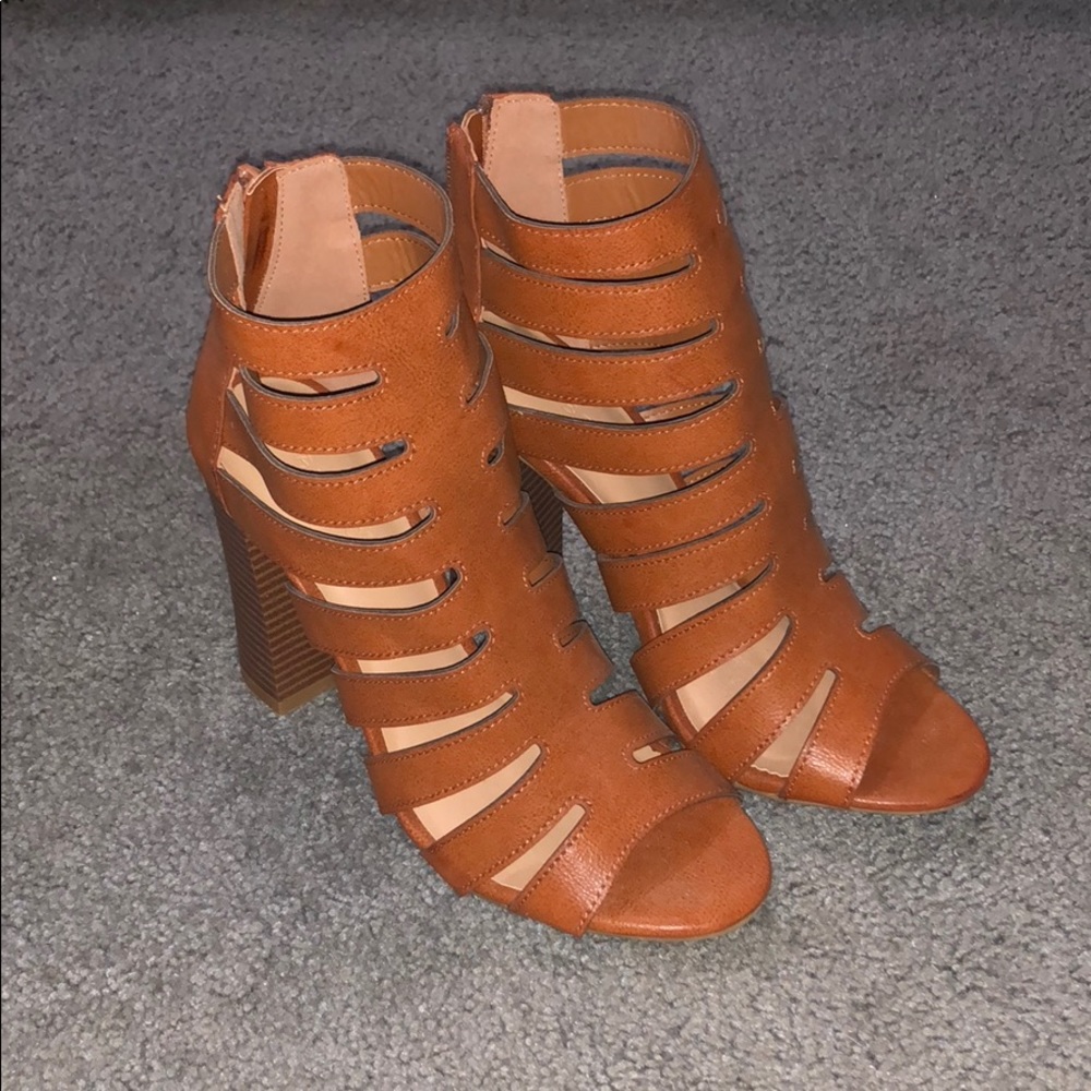 Sandals - Picture 2 of 8
